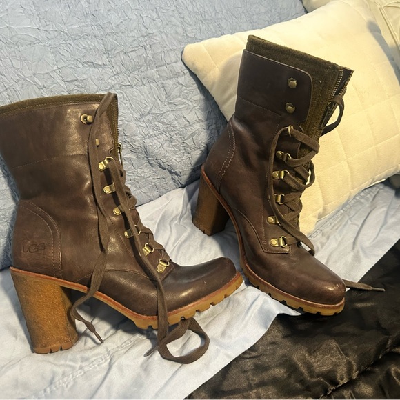 UGG Lace up Combat ankle boots / block heels. Brown leather. Size 10 - Picture 2 of 4